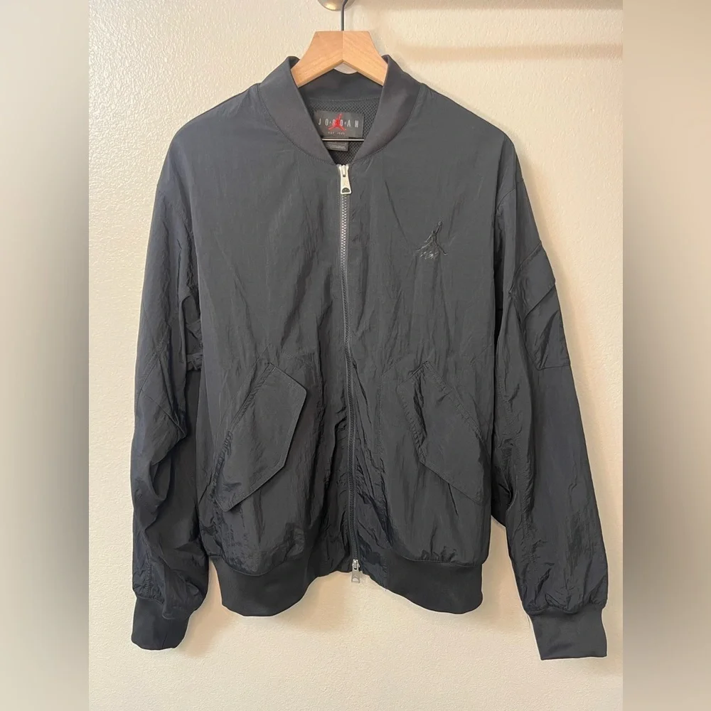 Jordan Essentials Lightweight Nylon Renegade Jacket Medium